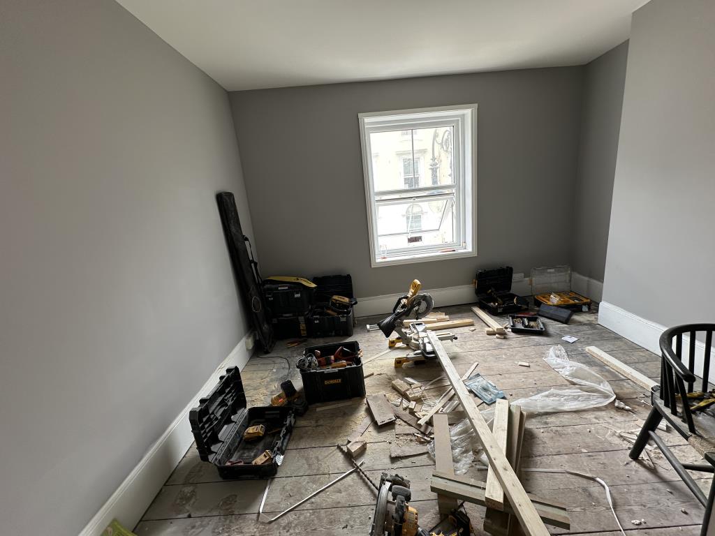 Lot: 19 - TOWN CENTRE COMMERCIAL UNIT FOR INVESTMENT - Room